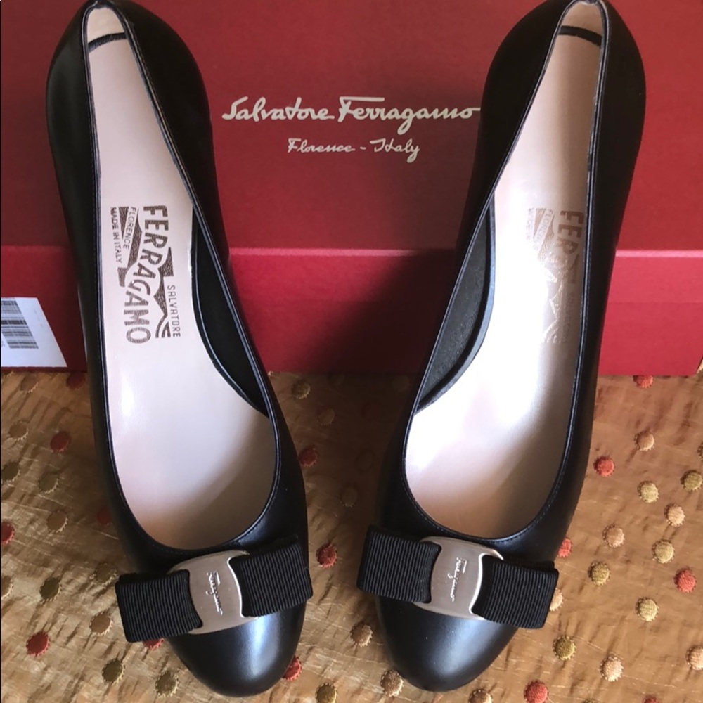Salvatore Ferragamo black leather pumps narrow